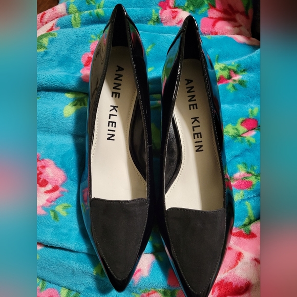 Anne Klein Shoes - Anne Klein ‘Medley’ Pointy-Toe Kitten Heel